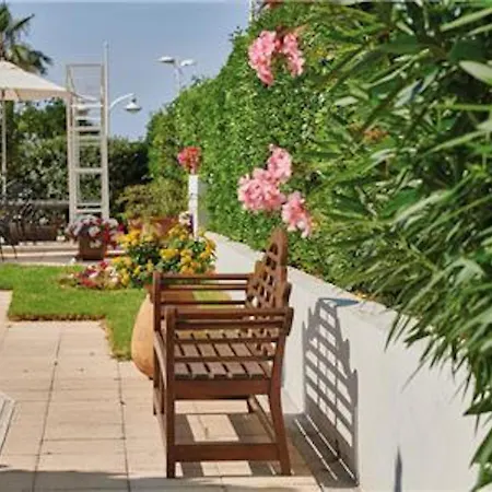 Scenic Le Meditarranee- Studio 4 People Garden Level * Saint-Raphael (Var)