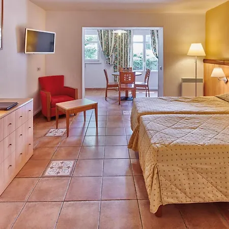 Scenic Le Meditarranee- Studio 4 People Garden Level * Saint-Raphaël